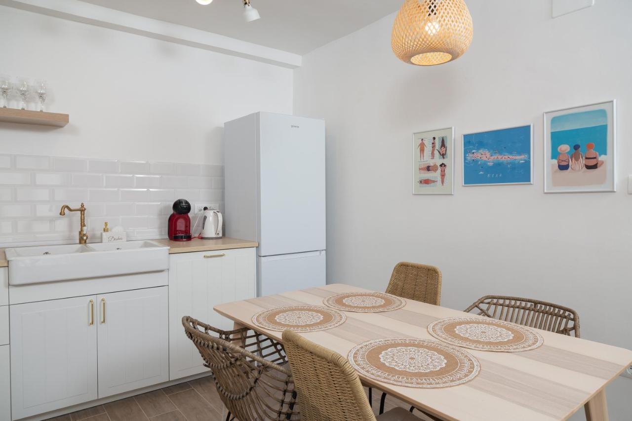 Sun And Sea Deluxe Apartments Split Exterior photo